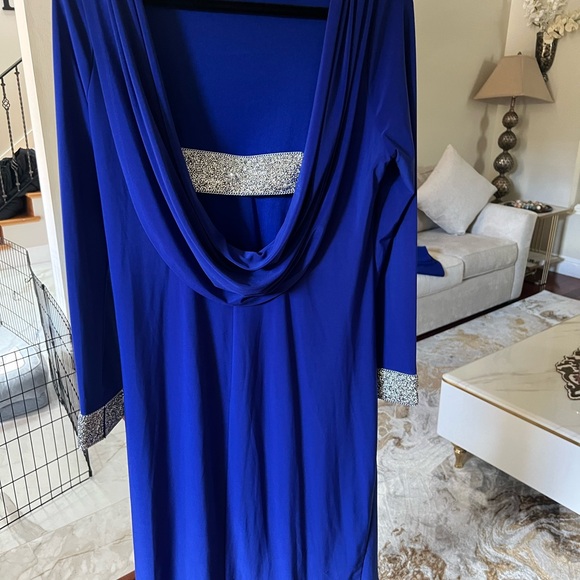 Women’s dress - Picture 2 of 5